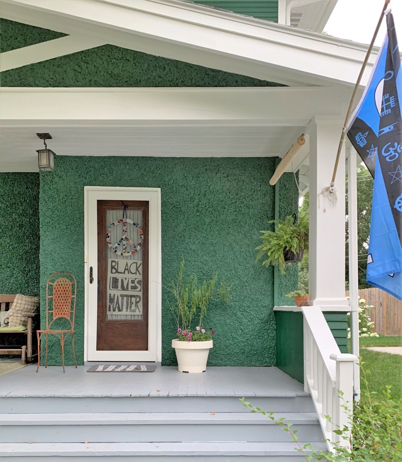 Contrasting paint and trim (copy)